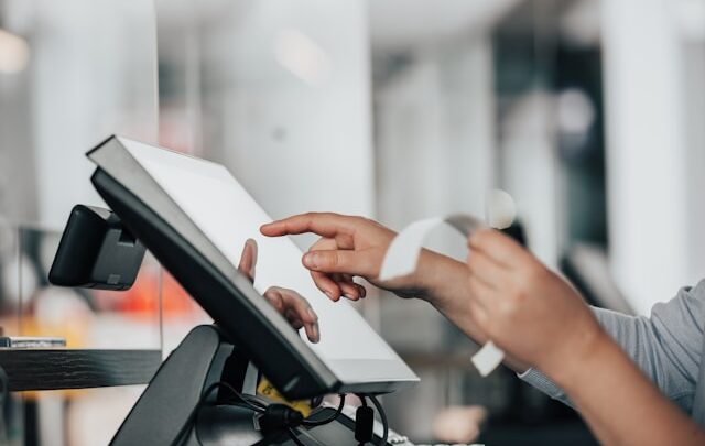 Przyszłość retailu: Jak inteligentne drukarki fiskalne wspierają strategię omnichannel?